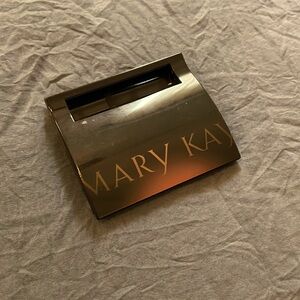 Mary Kay medium compact